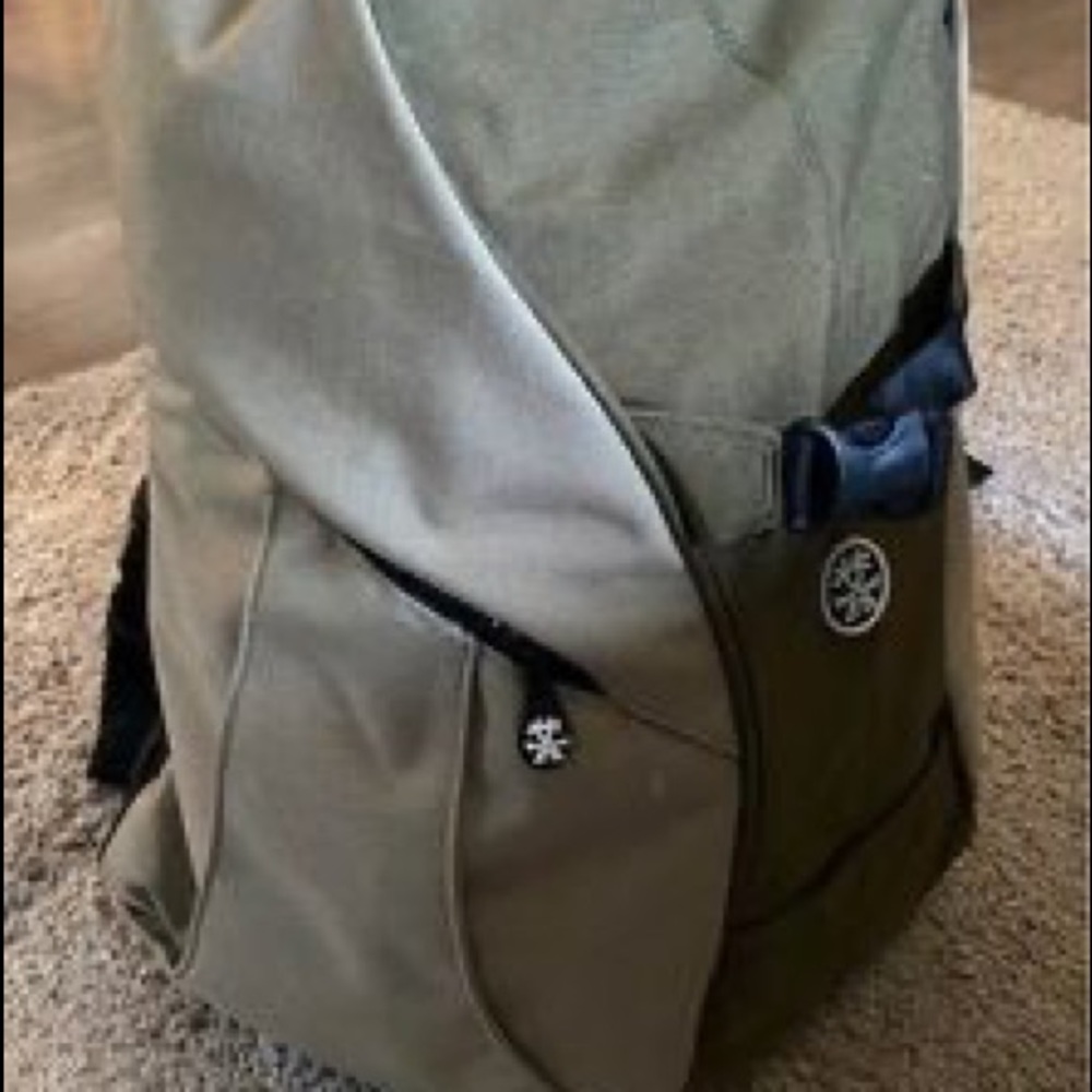 Crumpler Keystone Camera/Laptop Backpack - Picture 3 of 10